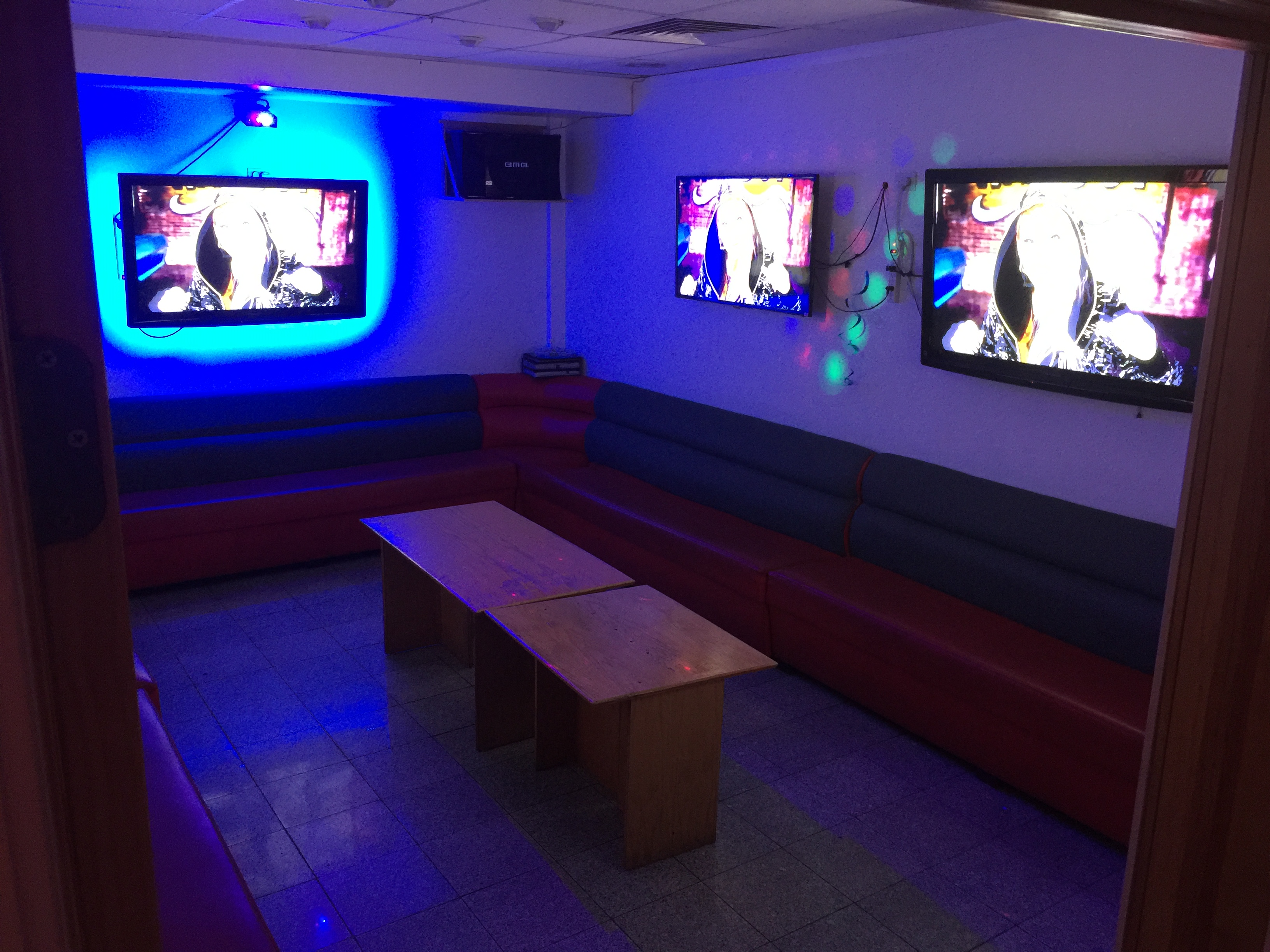 Small Karaoke Room Lincoln Chicago